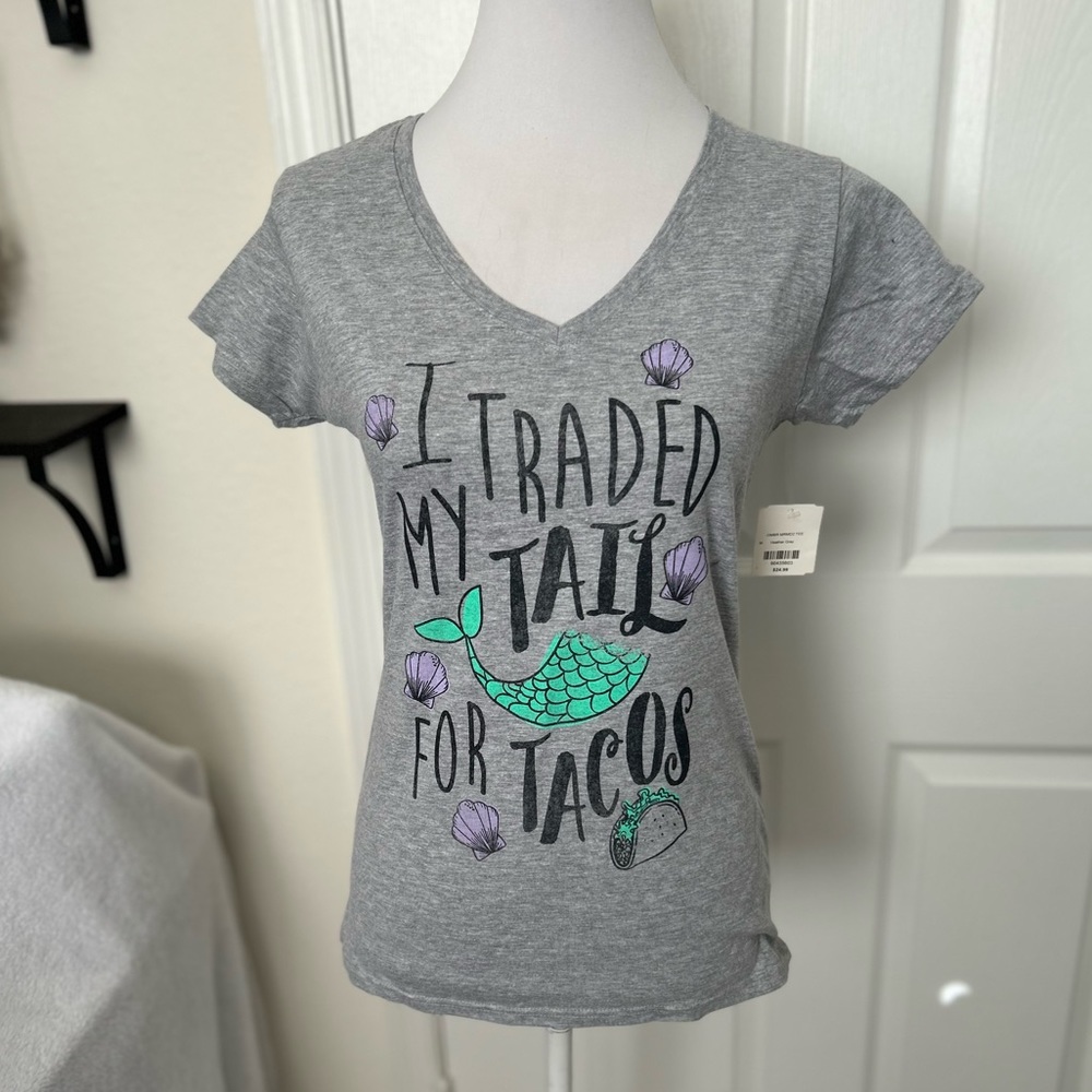 NWT “I Traded My Tail For Tacos” Mermaid t-shirt 🧜‍♀️🌮🧜‍♀️ - Picture 2 of 6